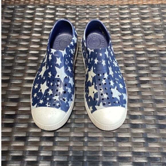 Native Jefferson shoes Kids size 3 - Picture 1 of 8